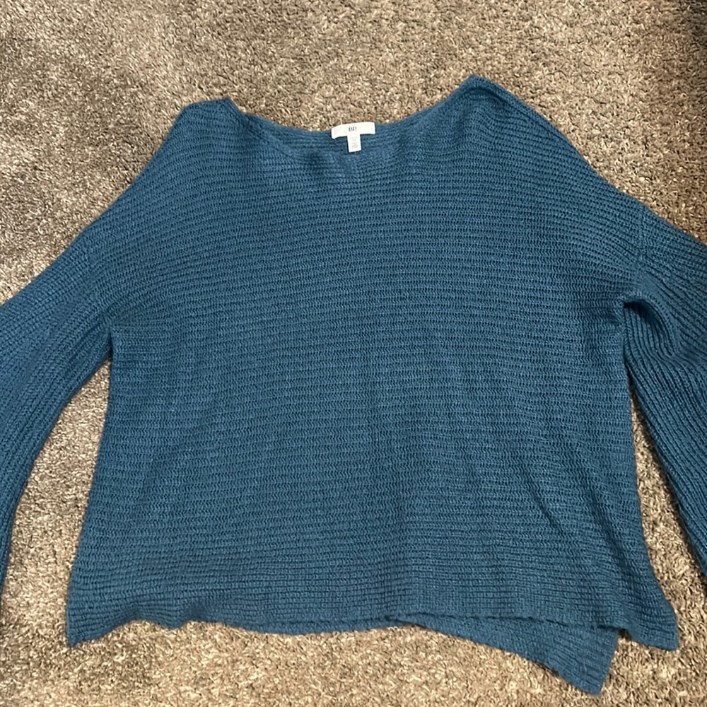 Blue sweater with bell flared sleeves